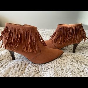 Rancher-style heeled shoes